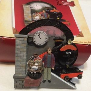 2003 Harry Potter Platform 9 3/4 Hallmark Keepsake Ornament